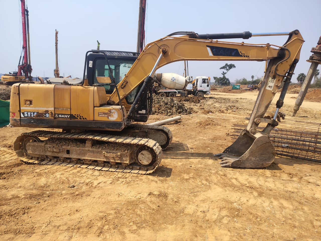 Hyundai 215L Excavator photo 4